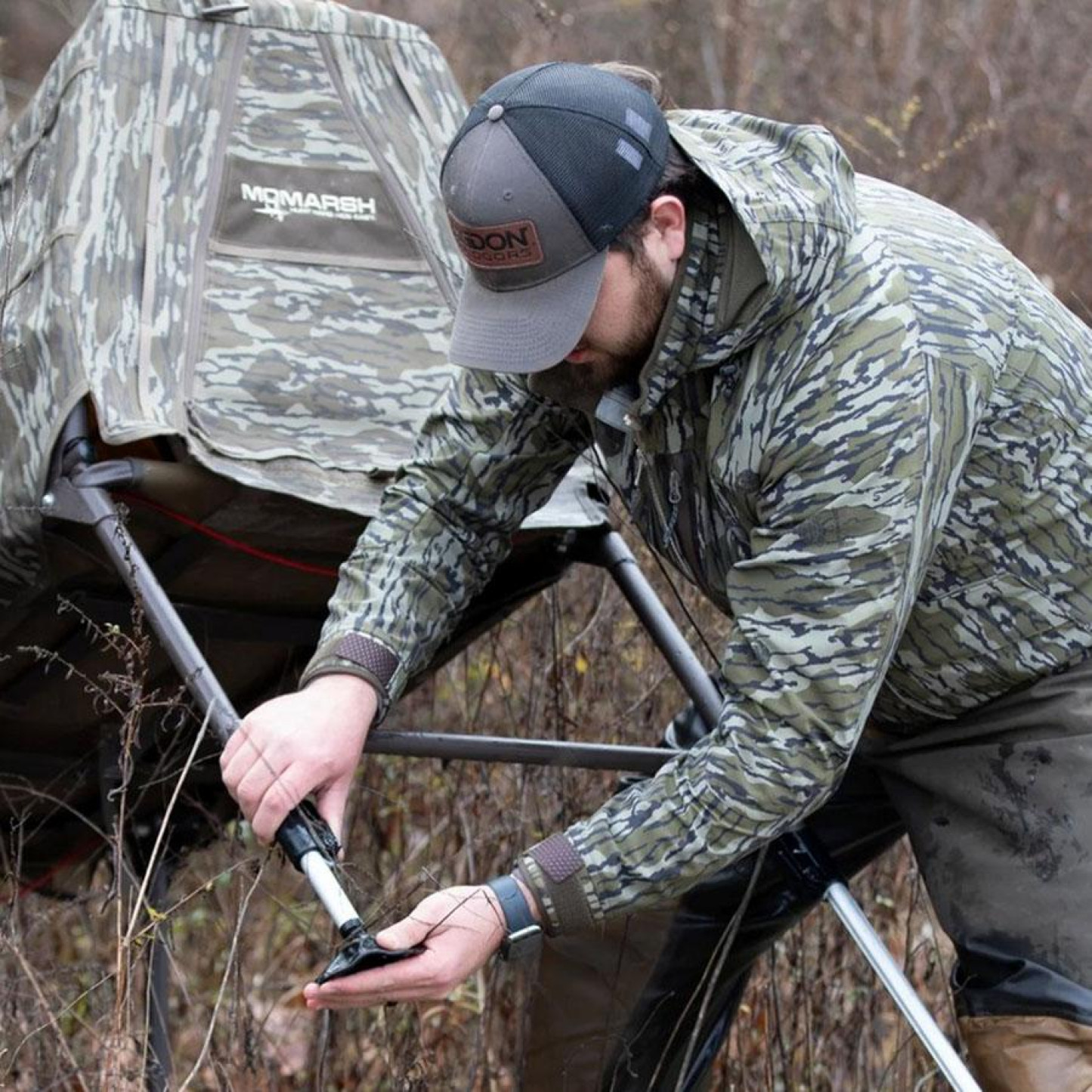 higdon-outdoors-invisilab-dog-blind-mossy-oak-original-bottomland_easy to set up