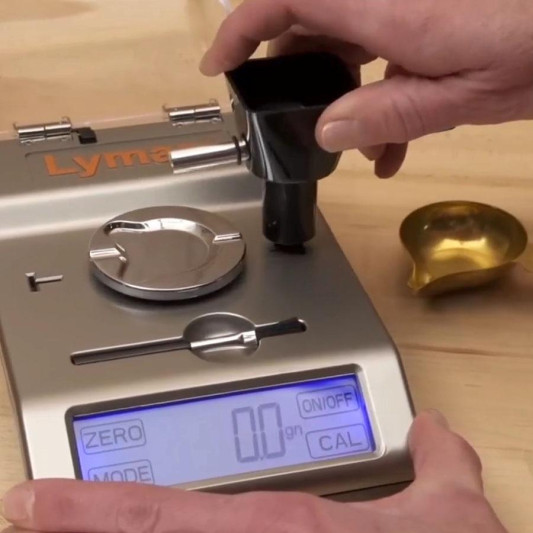 lyman-gen6-compact-powder-system-ly7750550_table top scale
